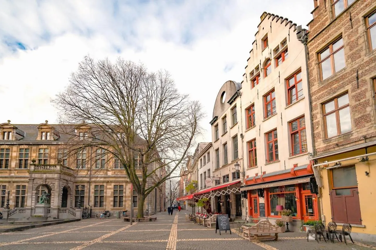 The Charming Hendrik Square Apartments Antwerpen