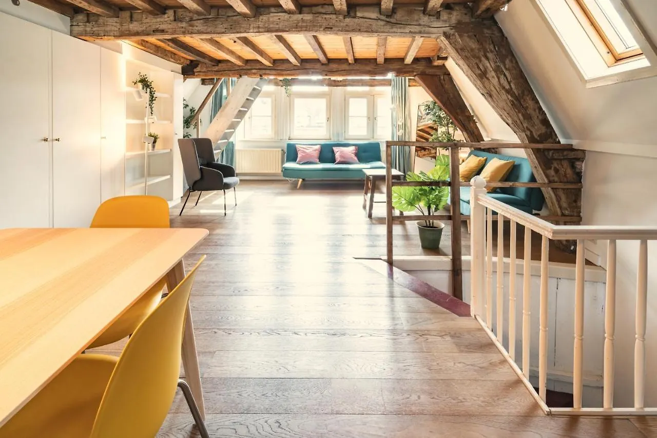 The Charming Hendrik Square Apartments Antwerpen